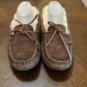 UGG SLIPPERS